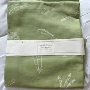 70x90 Williams Sonoma Table Cloth
